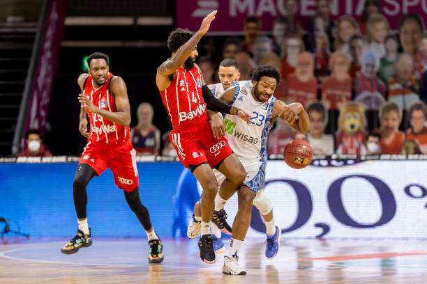 员卢卡库曾 员卢卡库曾