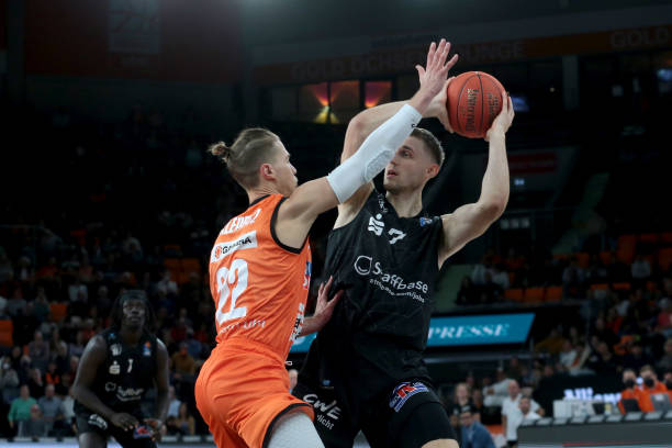 争相效仿的 争相效仿的